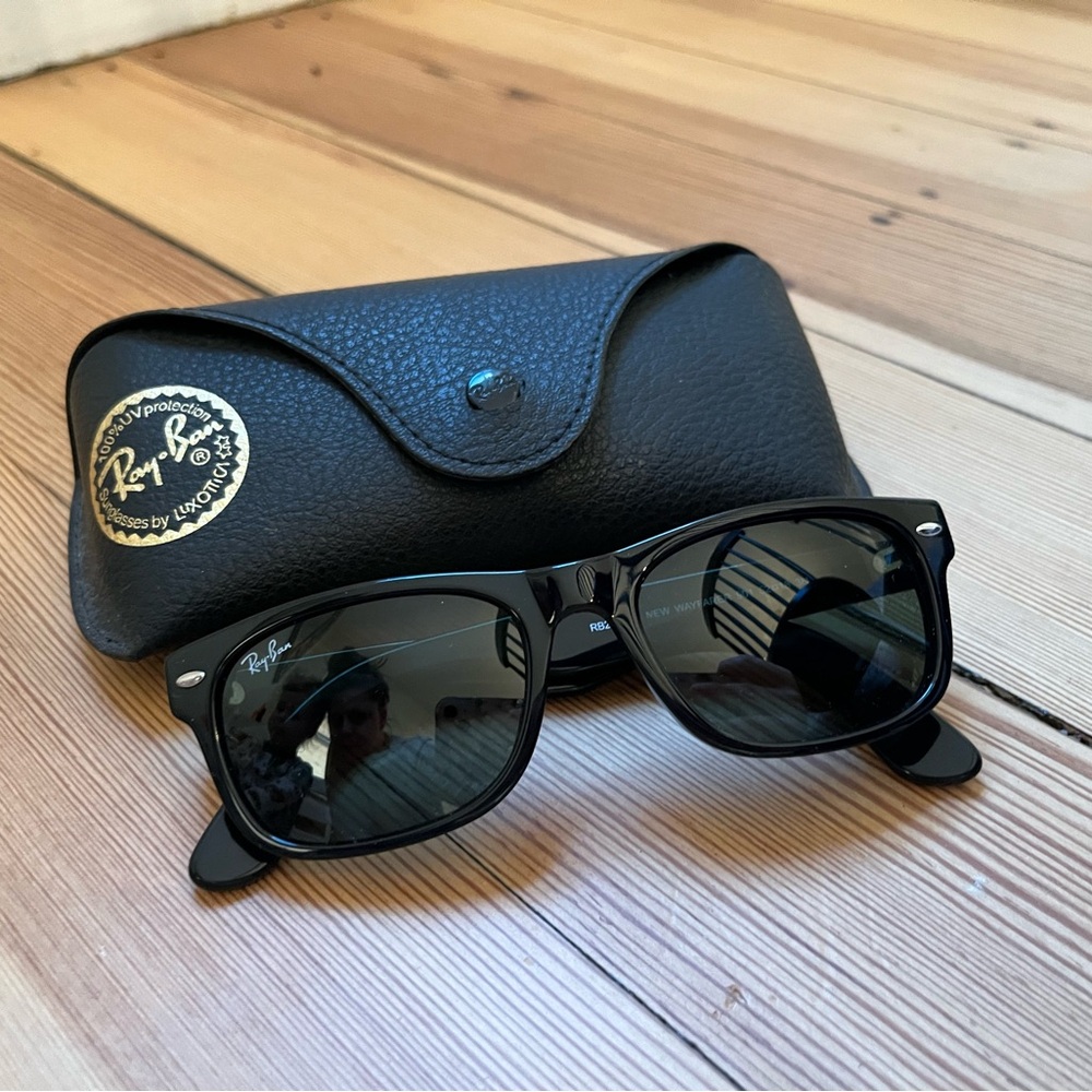 Ray-Ban Classic Black Sunglasses with Case RB2132
